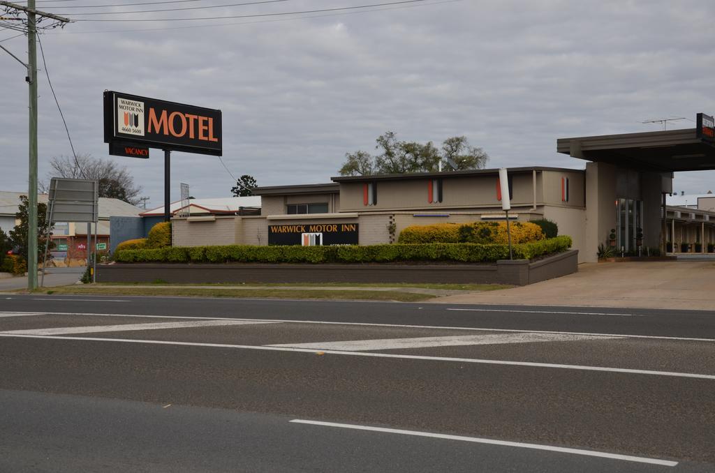 Warwick Motor Inn Exterior photo